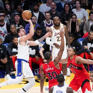 星空体育官网-掀翻东部第4，湖人收获很丰富，练出了新阵容，一事情也能做好|八村塁|猛龙|多伦多猛龙队|洛杉矶湖人队|贾里德·范德比尔特_新浪体育_新浪新闻