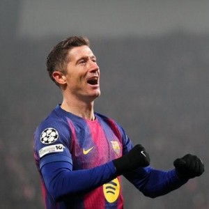 星空体育官网-罗马诺：巴萨准备向莱万提供一份减薪的一年合同